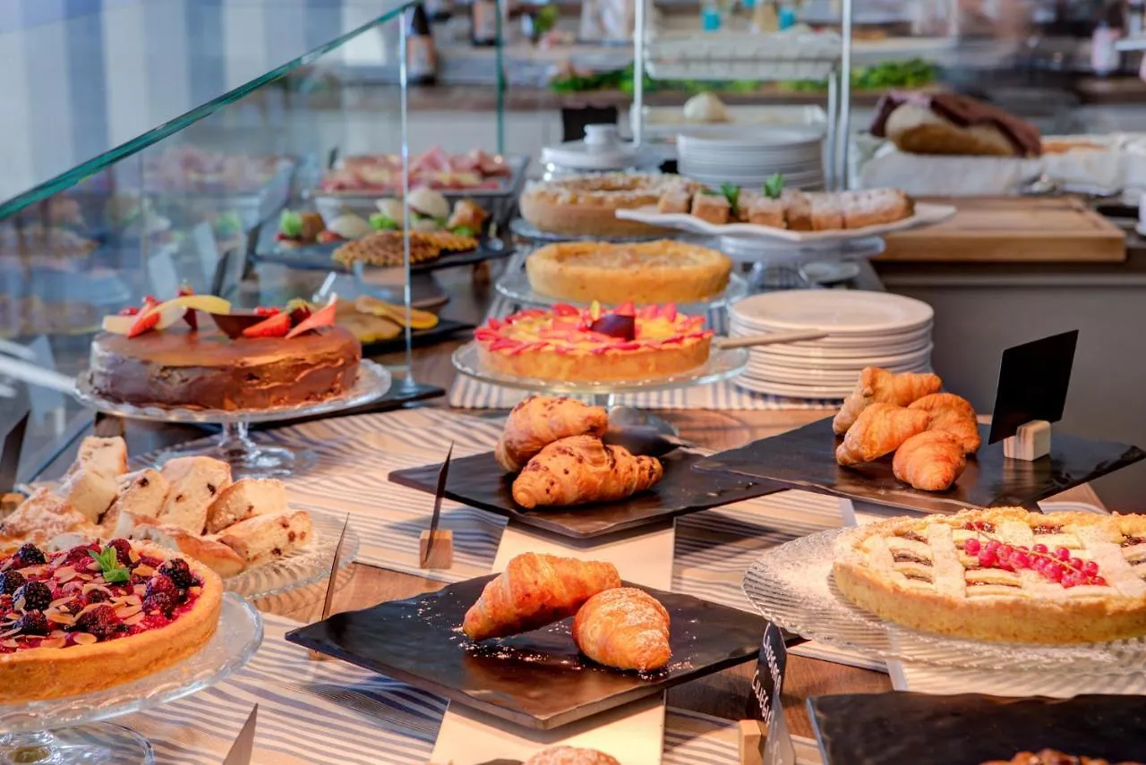 Hotel Alexandra - Beach Front - Healthy Xxl Breakfast & Brunch Until 12 30 - Parking Included Misano Adriatico