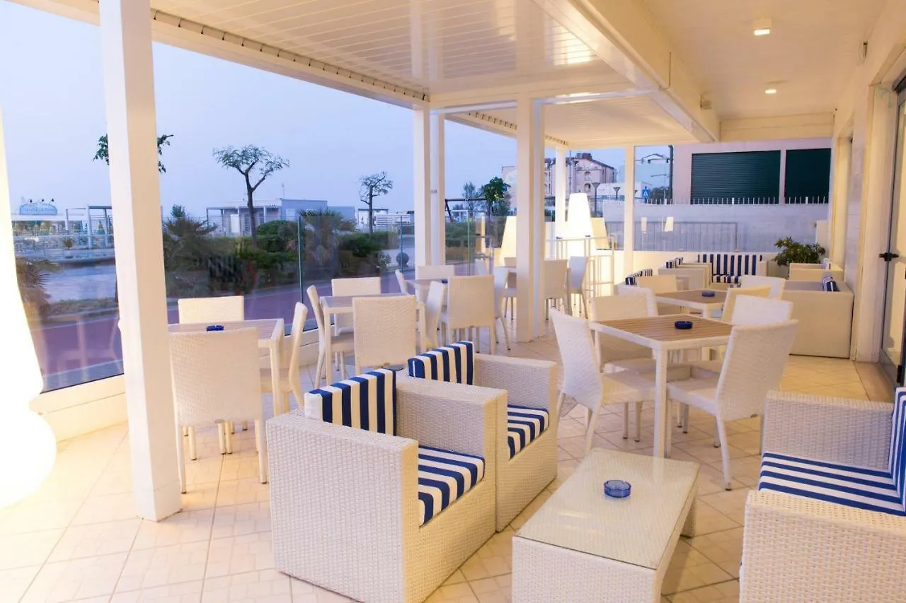Hotel Alexandra - Beach Front - Healthy Xxl Breakfast & Brunch Until 12 30 - Parking Included Misano Adriatico